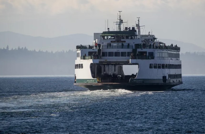 The MV Walla Walla heads to Bremerton from Seattle