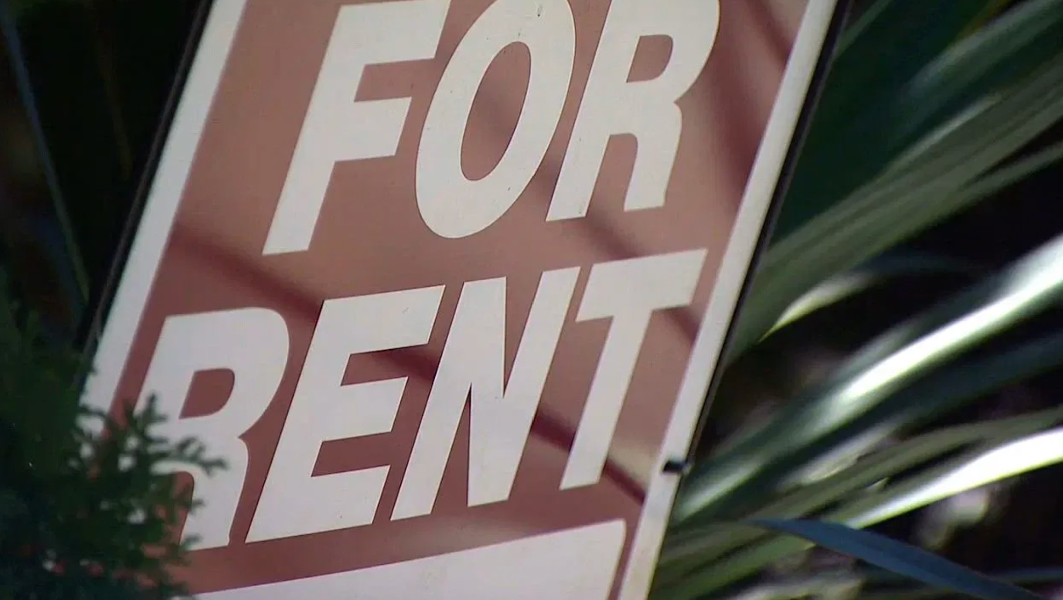 A for rent sign is displayed.
