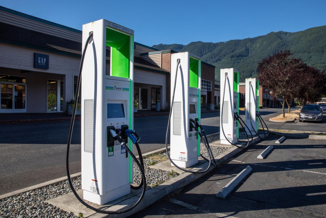 Both EVgo and Electrify America offer EV charging in the North Bend Premium Outlet Mall’s parking lot, including some fast chargers. (Lizz Giordano for Cascade PBS)