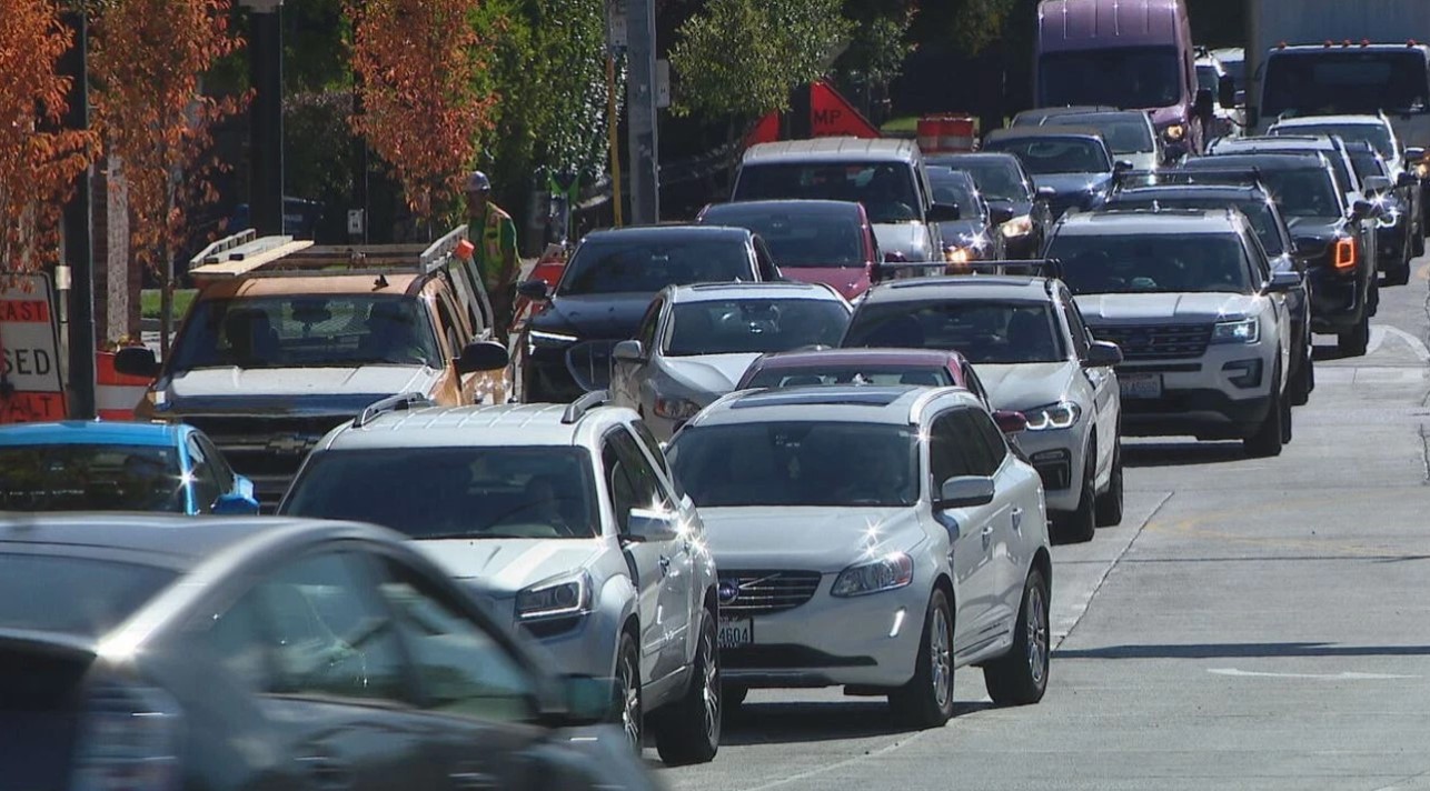 FILE – Drivers wait in traffic in Washington state. (KOMO News)