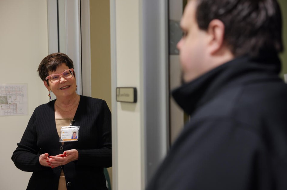 Laurel Redden, KCSARC director of communications and public policy, speaks with Andy Sampson, a client and volunteer with the Center, Jan. 3, 2025. The Center provides crisis support, legal advocacy and counseling services to survivors of sexual assault and their families.(Genna Martin/Cascade PBS)