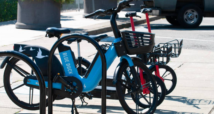 An e-bike is pictured in downtown Tacoma in 2023. Jack Glenn jglenn@thenewstribune.com 