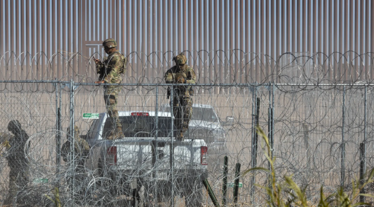 Members of the Texas Army National Guard monitor migrants along the U.S.-Mexico border last month. Photo: David Peinado/Bloomberg via Getty Images