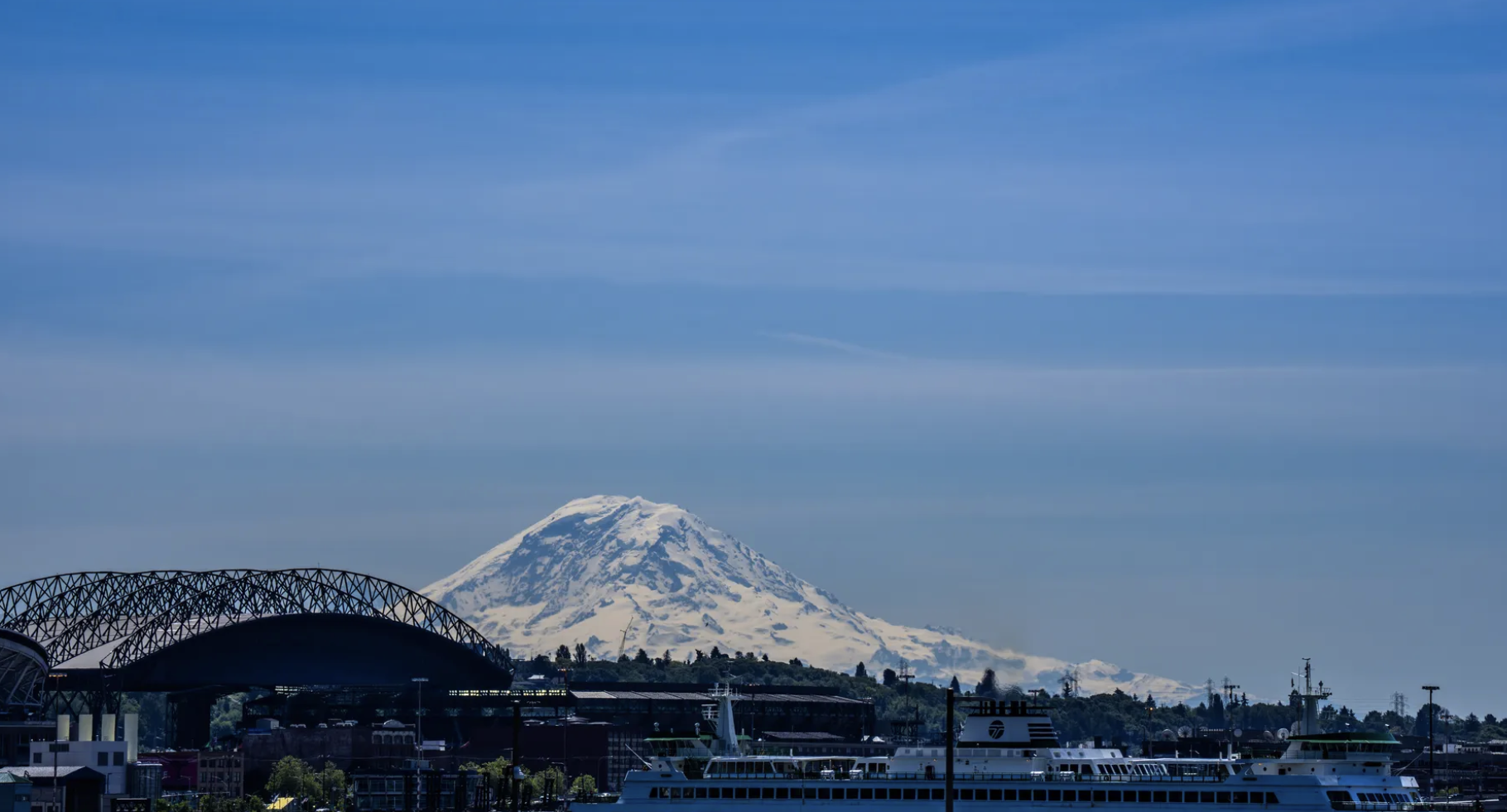 More than 100 earthquakes were recorded beneath Mount Rainier this week. Photo: by Ben VanHouten/Seattle Mariners/Getty Images