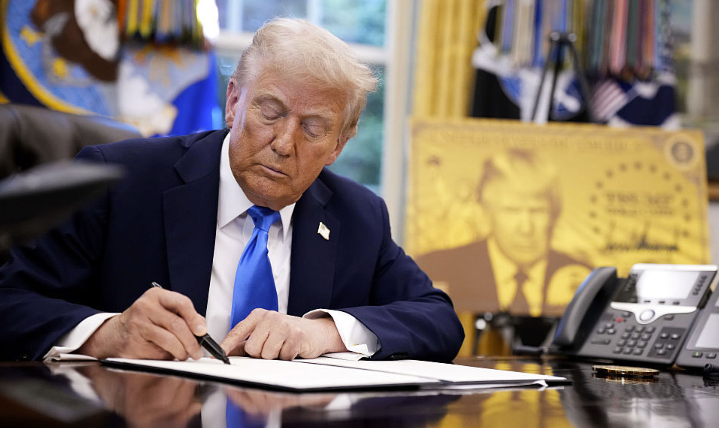 President Donald Trump signs an executive order on Sept. 19, 2025, introducing a $100,000 fee for H-1B visas that allows foreign nationals permanent residency and a pathway to U.S. citizenship. (Photo by Andrew Harnik/Getty Images)