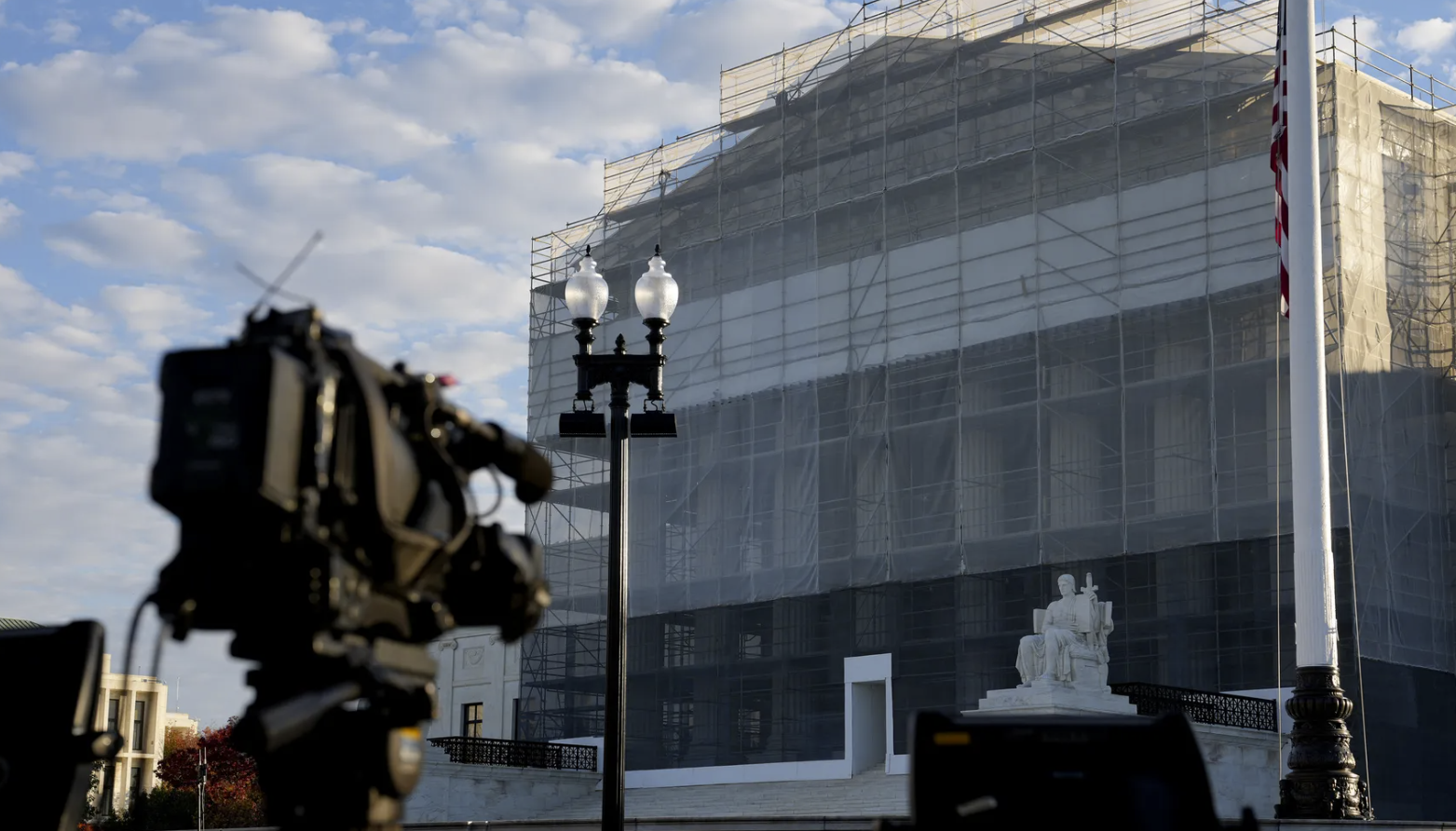 The Supreme Court building ahead of oral arguments in a case challenging the legality of a bulk of President Trump's global tariffs. Photo: Eric Lee/Bloomberg via Getty Images