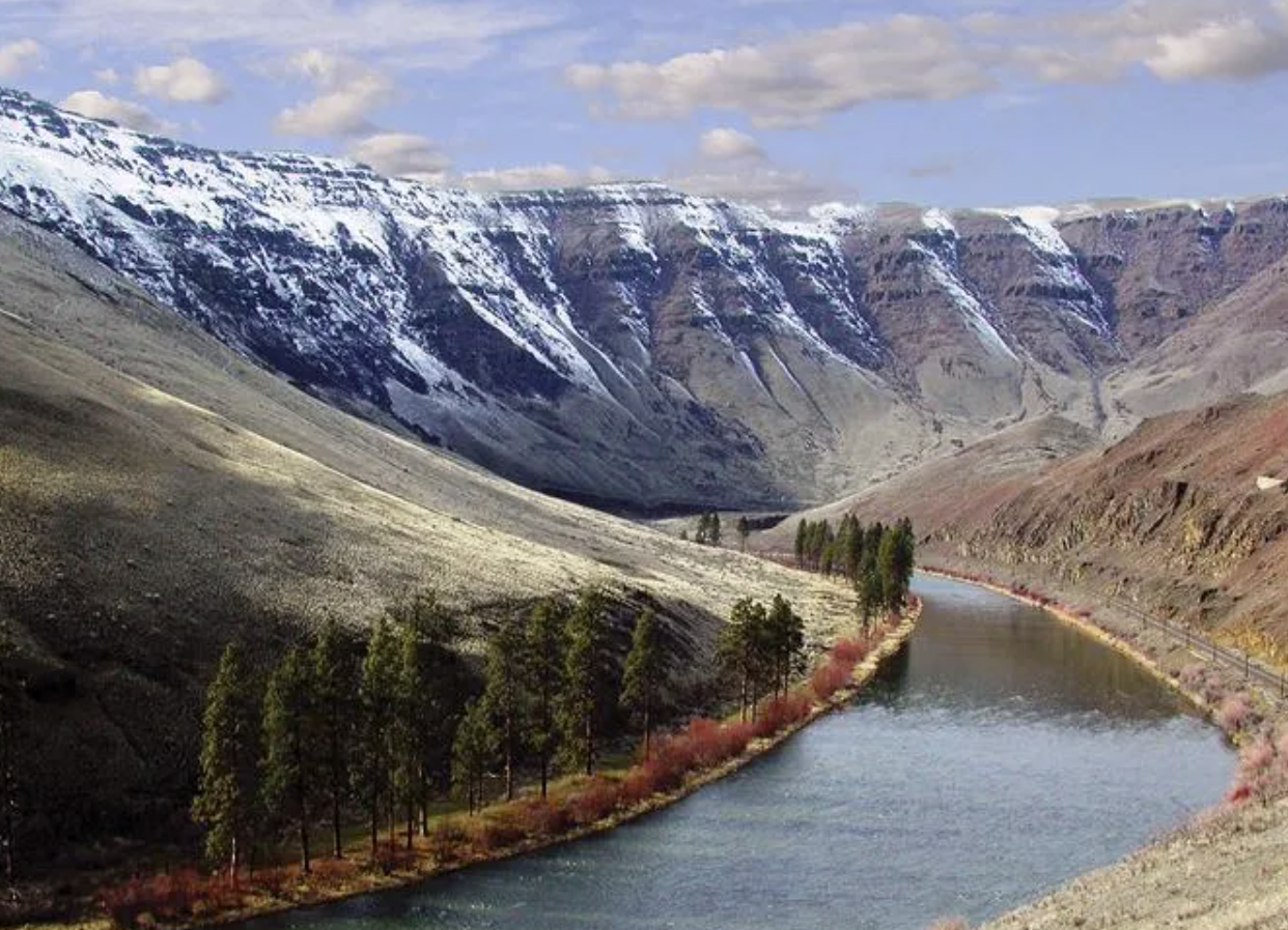 The Yakima River flows south of Roza. (Photo courtesy of U.S. Bureau of Land Management)